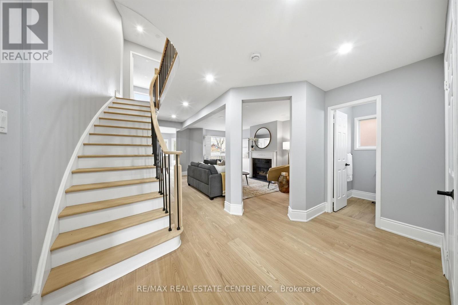 2216 Vista Oak Road, Oakville, Ontario  L6M 3L7 - Photo 5 - W12876788