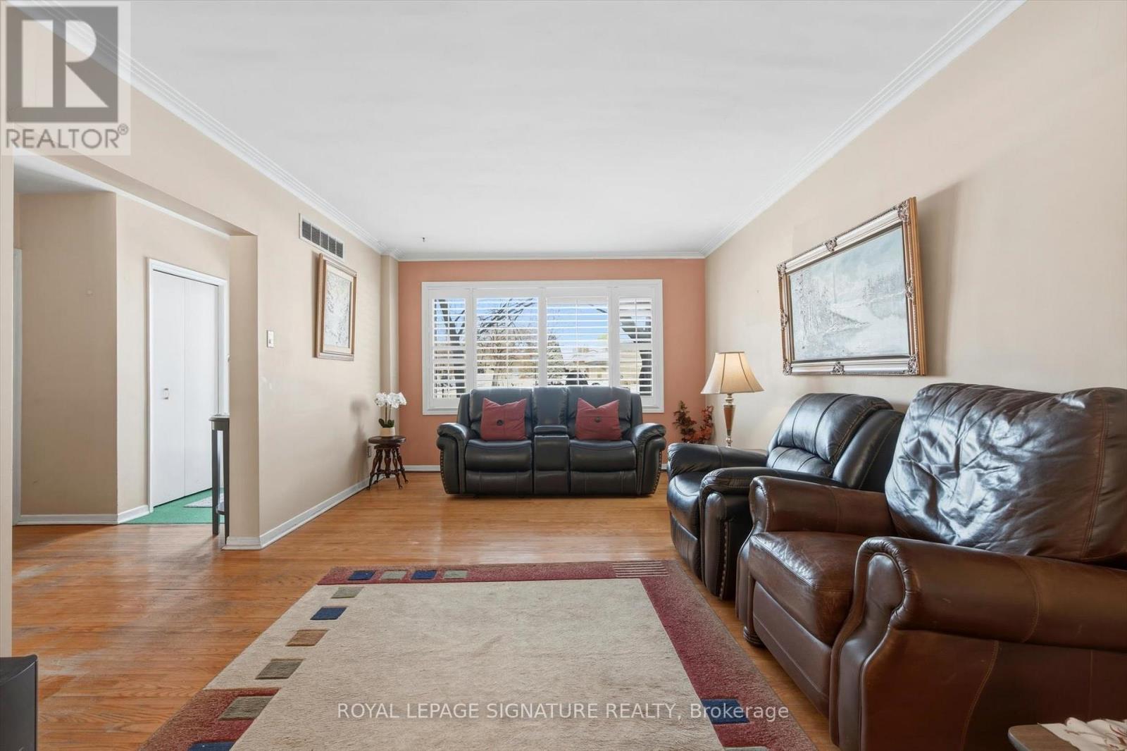 1389 Tyneburn Crescent, Mississauga, Ontario  L4X 1P6 - Photo 7 - W12883912