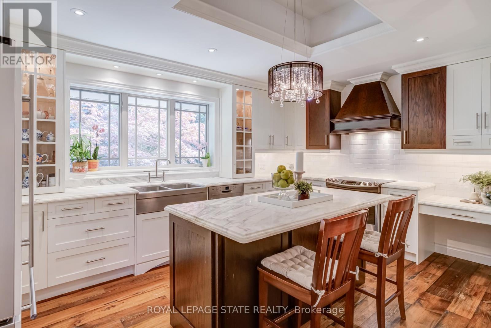 2047 Ardleigh Road, Oakville, Ontario  L6J 1V6 - Photo 10 - W12883928