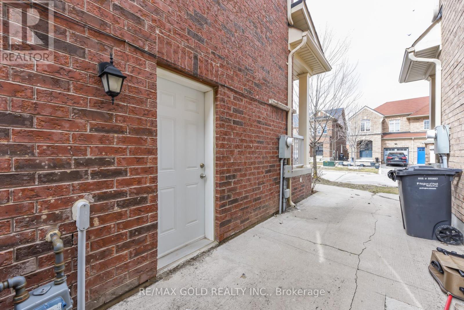 59 Vezna Crescent, Brampton, Ontario  L6X 5K4 - Photo 4 - W12883940