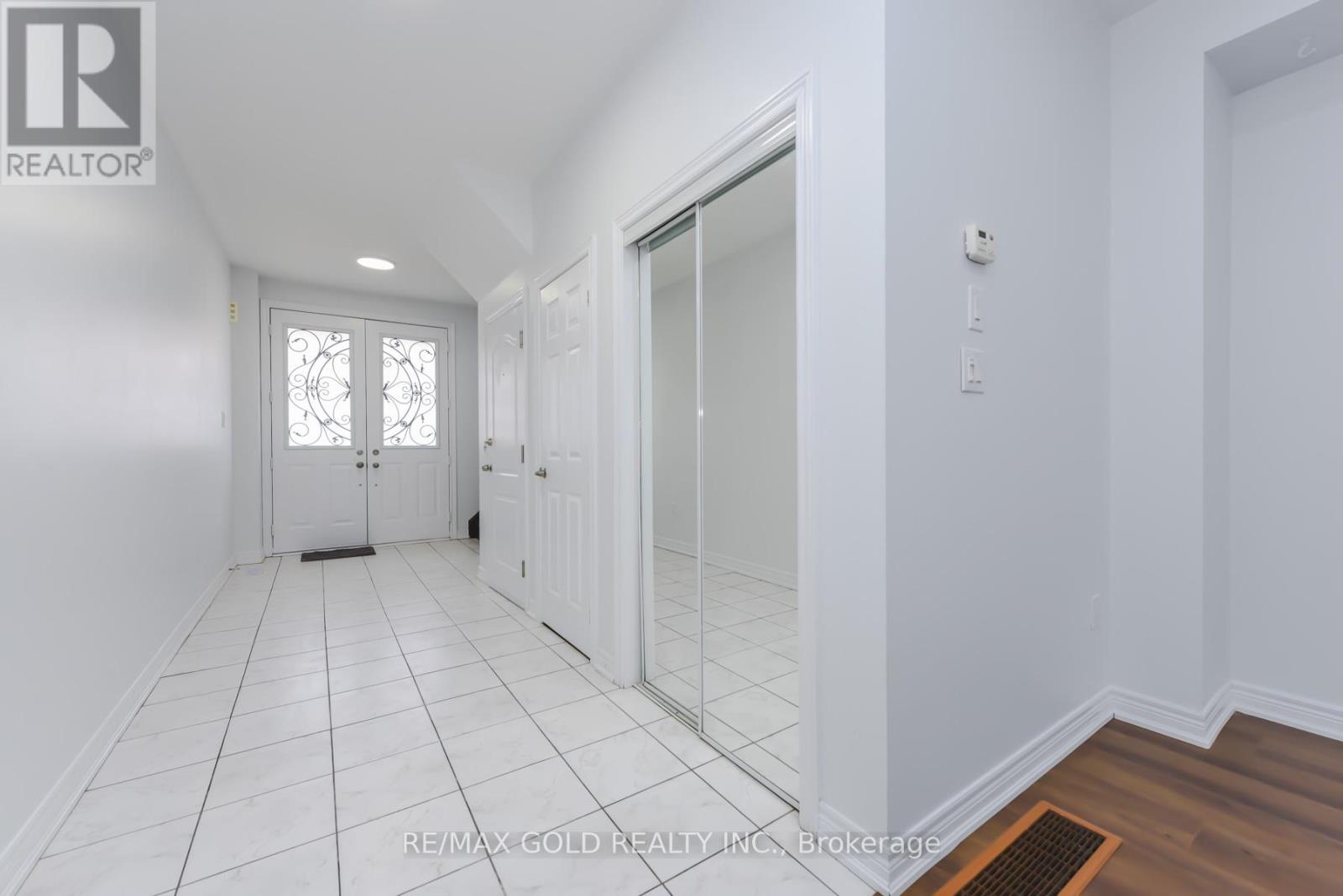 59 Vezna Crescent, Brampton, Ontario  L6X 5K4 - Photo 6 - W12883940