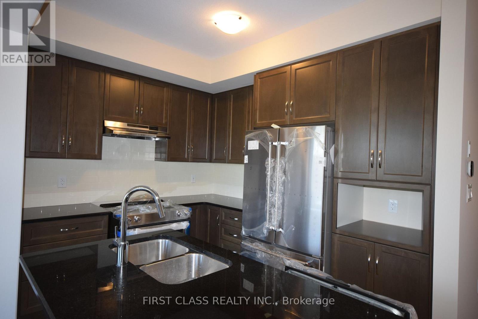 3273 Mockingbird Common Court, Oakville, Ontario  L6H 0W9 - Photo 6 - W12883944