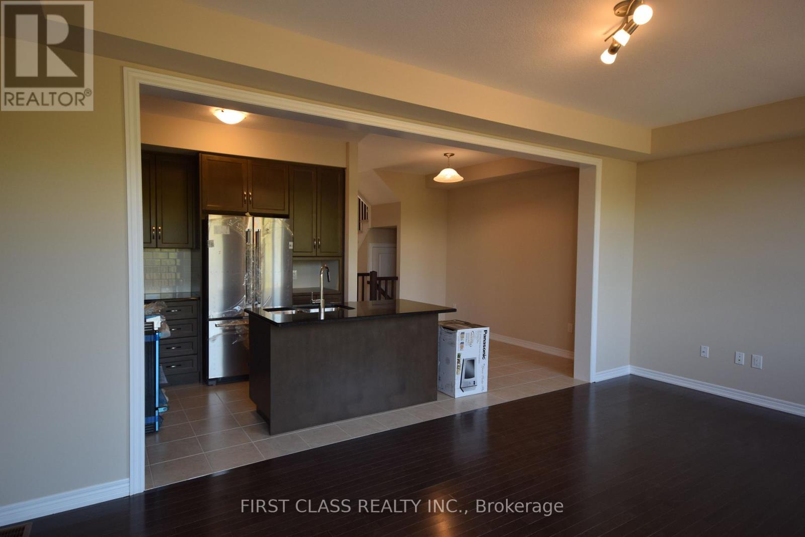 3273 Mockingbird Common Court, Oakville, Ontario  L6H 0W9 - Photo 8 - W12883944