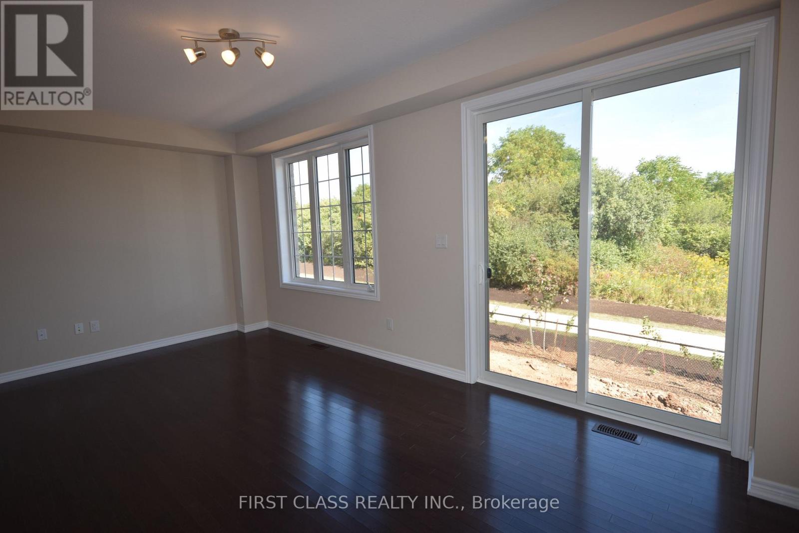 3273 Mockingbird Common Court, Oakville, Ontario  L6H 0W9 - Photo 9 - W12883944