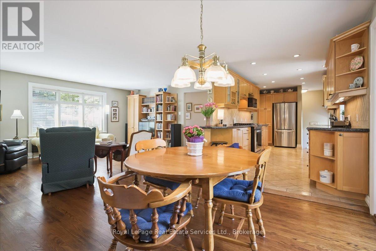 281 Pinehurst Drive, Oakville, Ontario  L6J 4X2 - Photo 12 - W12883950