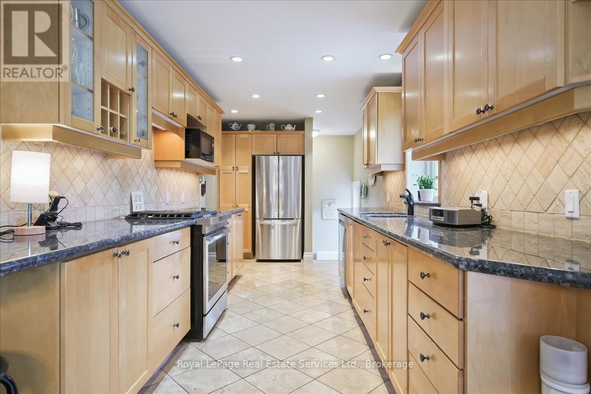 281 Pinehurst Drive, Oakville, Ontario  L6J 4X2 - Photo 14 - W12883950