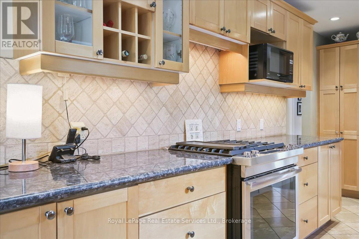 281 Pinehurst Drive, Oakville, Ontario  L6J 4X2 - Photo 15 - W12883950