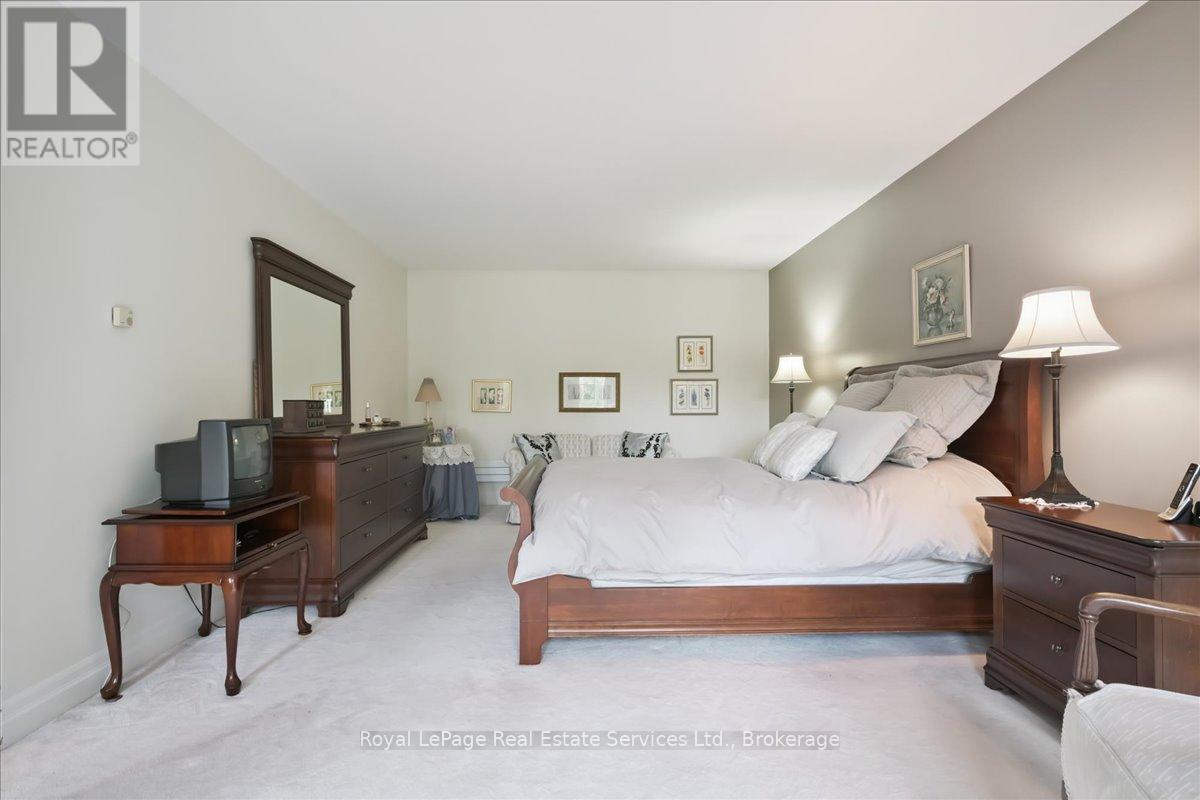 281 Pinehurst Drive, Oakville, Ontario  L6J 4X2 - Photo 34 - W12883950