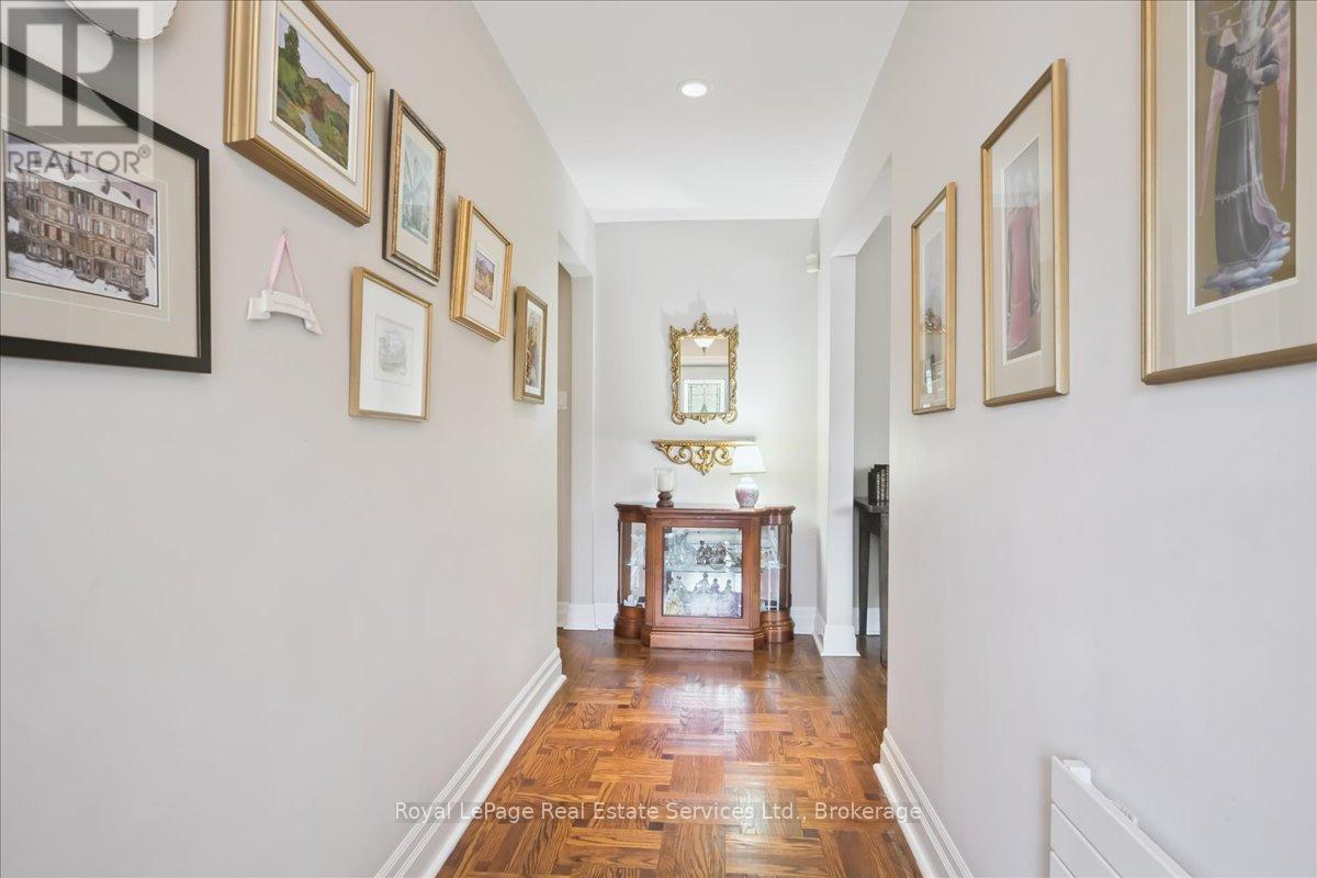 281 Pinehurst Drive, Oakville, Ontario  L6J 4X2 - Photo 5 - W12883950