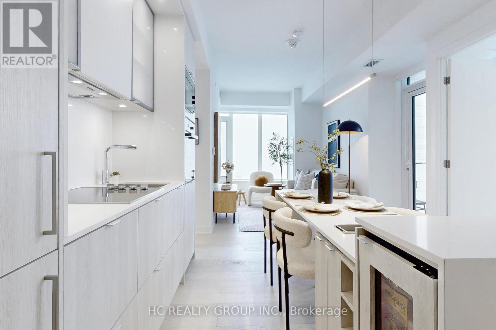 3902 - 11 Yorkville Avenue, Toronto, Ontario  M4W 0B7 - Photo 4 - C12883954