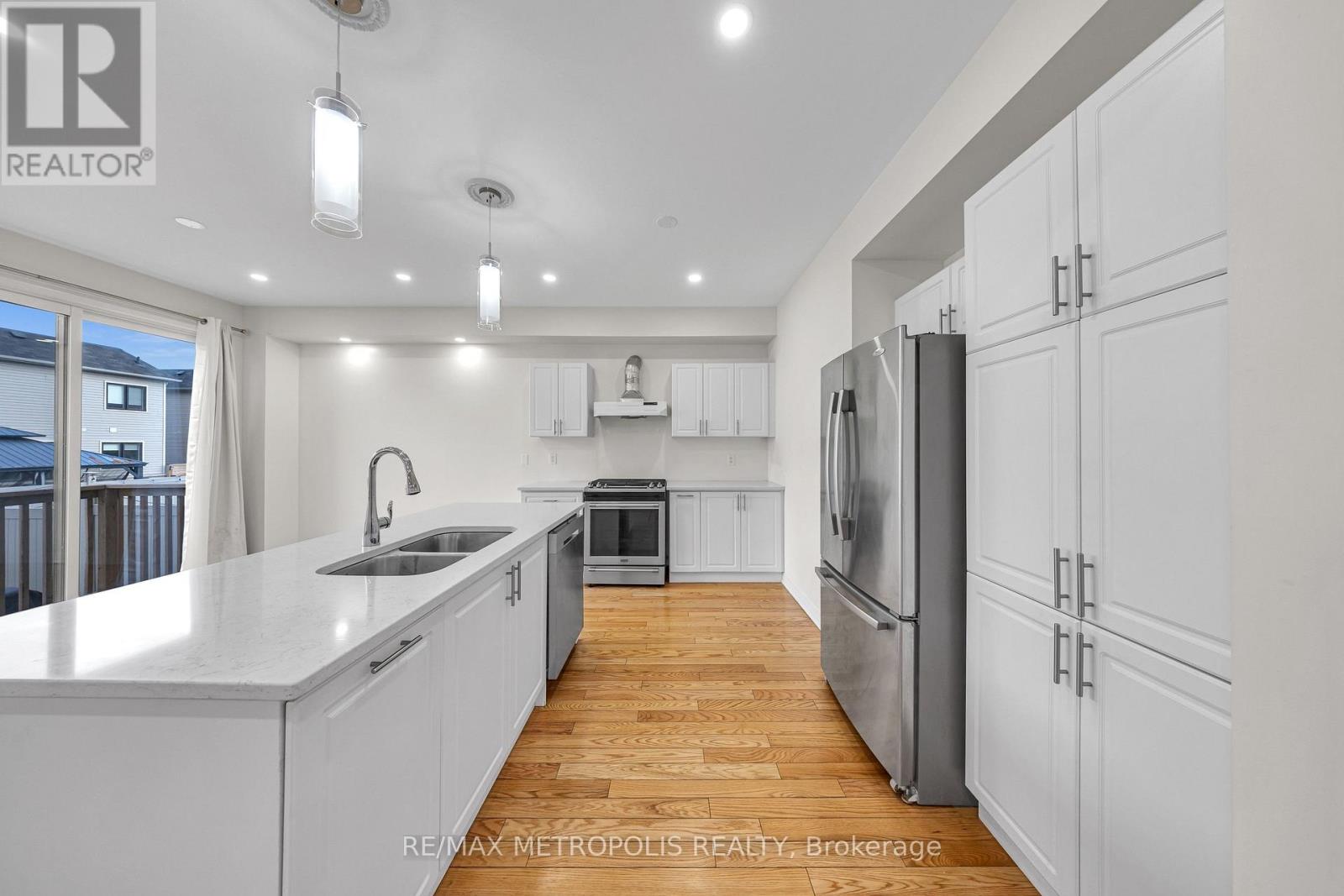 35 Clipper Lane, Clarington, Ontario  L1C 4B1 - Photo 11 - E12884000