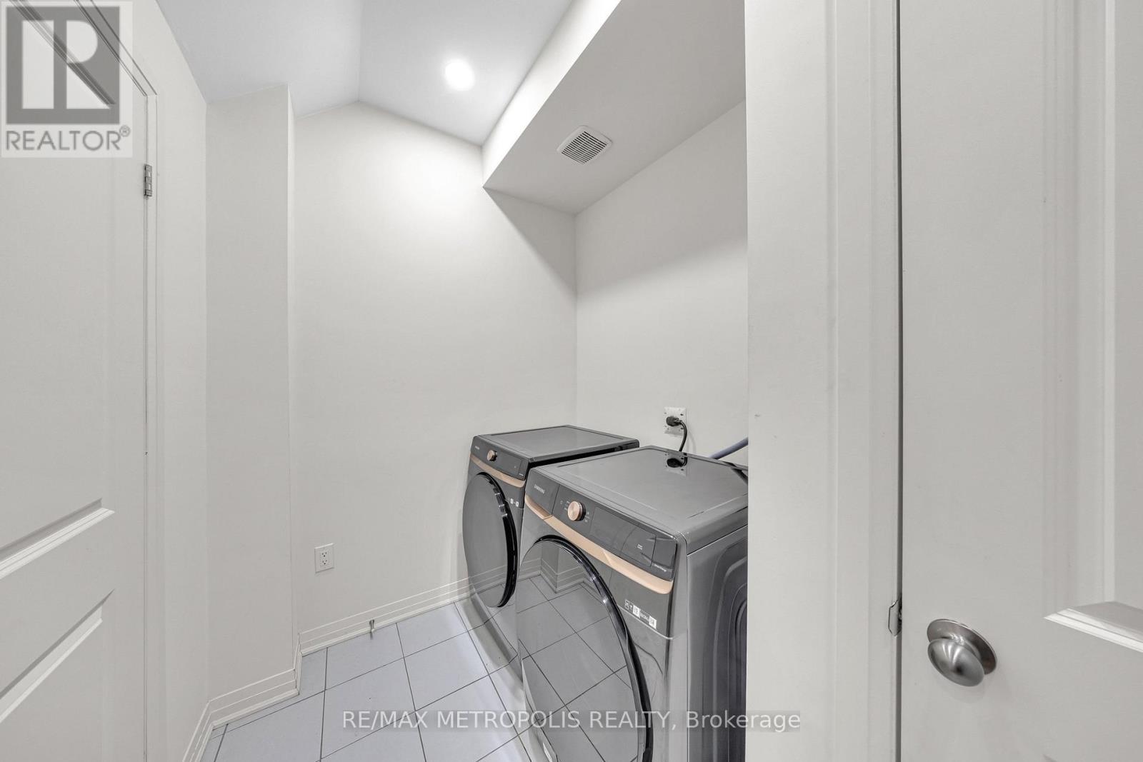 35 Clipper Lane, Clarington, Ontario  L1C 4B1 - Photo 20 - E12884000