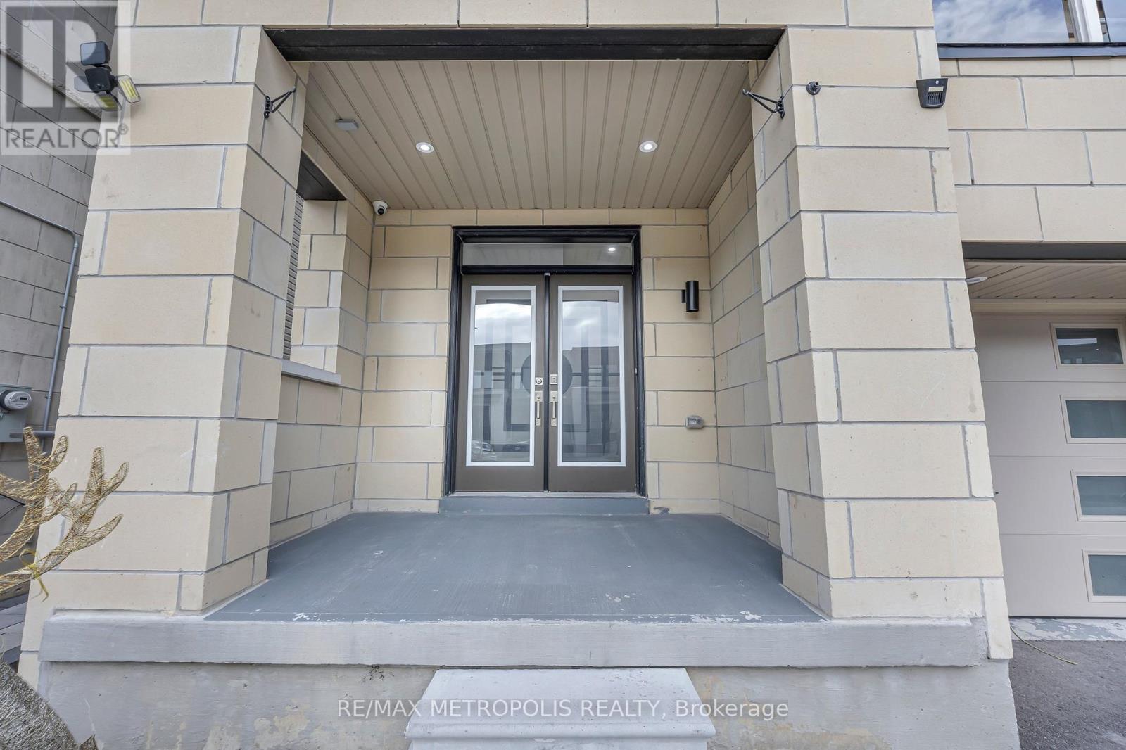 35 Clipper Lane, Clarington, Ontario  L1C 4B1 - Photo 3 - E12884000