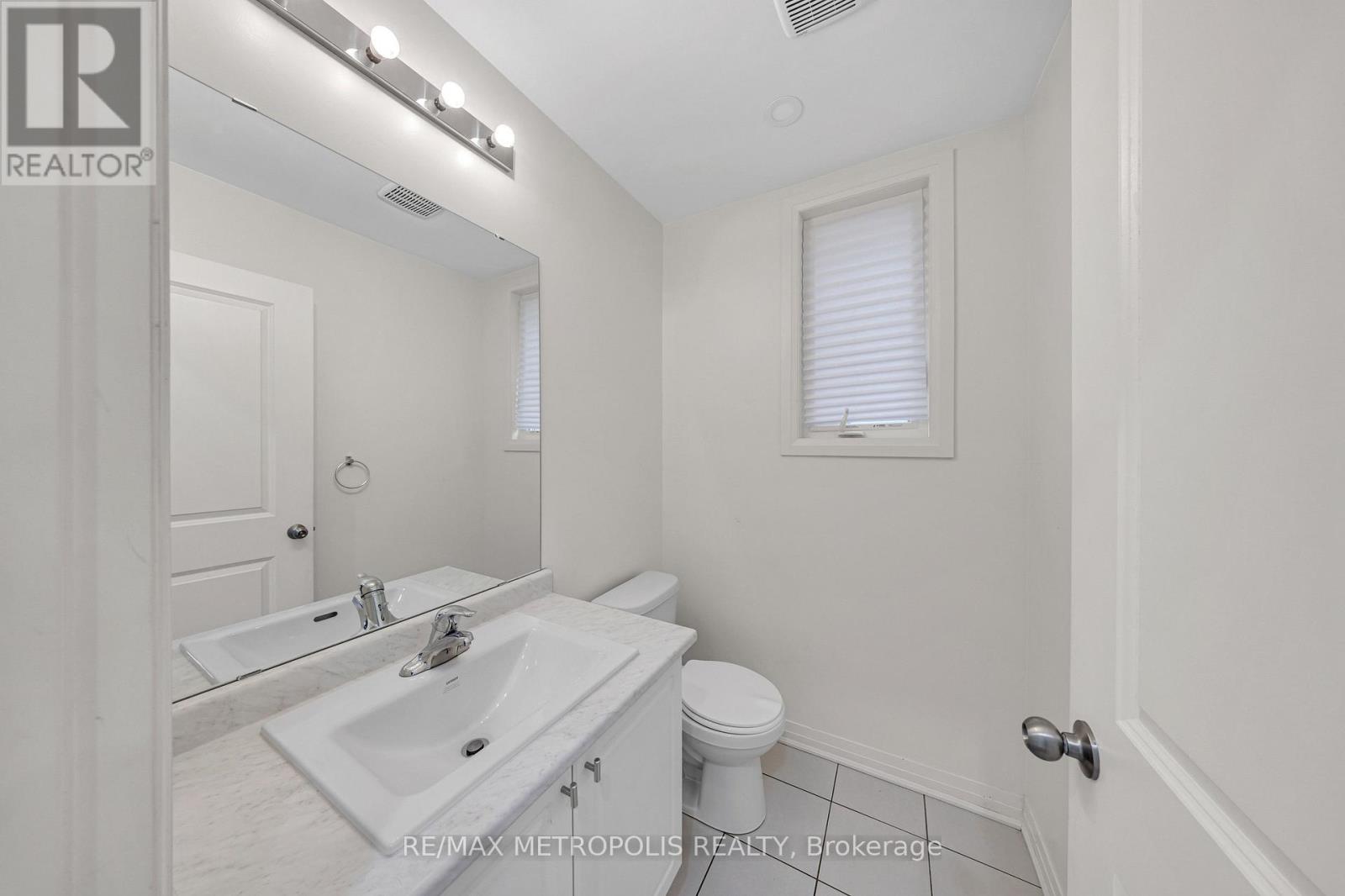 35 Clipper Lane, Clarington, Ontario  L1C 4B1 - Photo 6 - E12884000