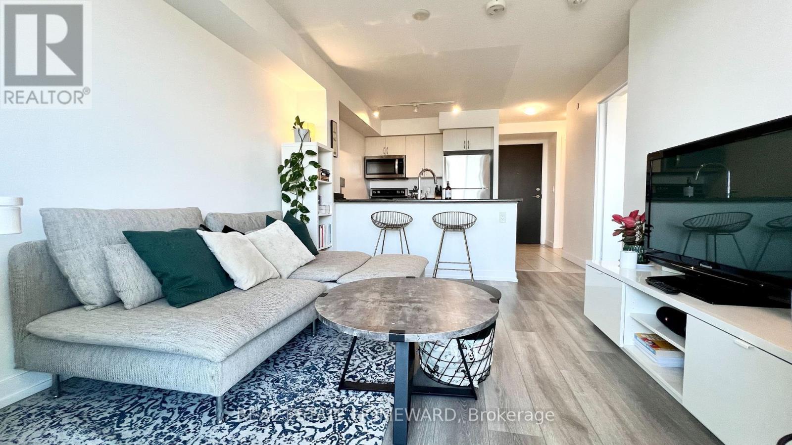 912 - 8 TRENT AVENUE, toronto (east end-danforth), Ontario