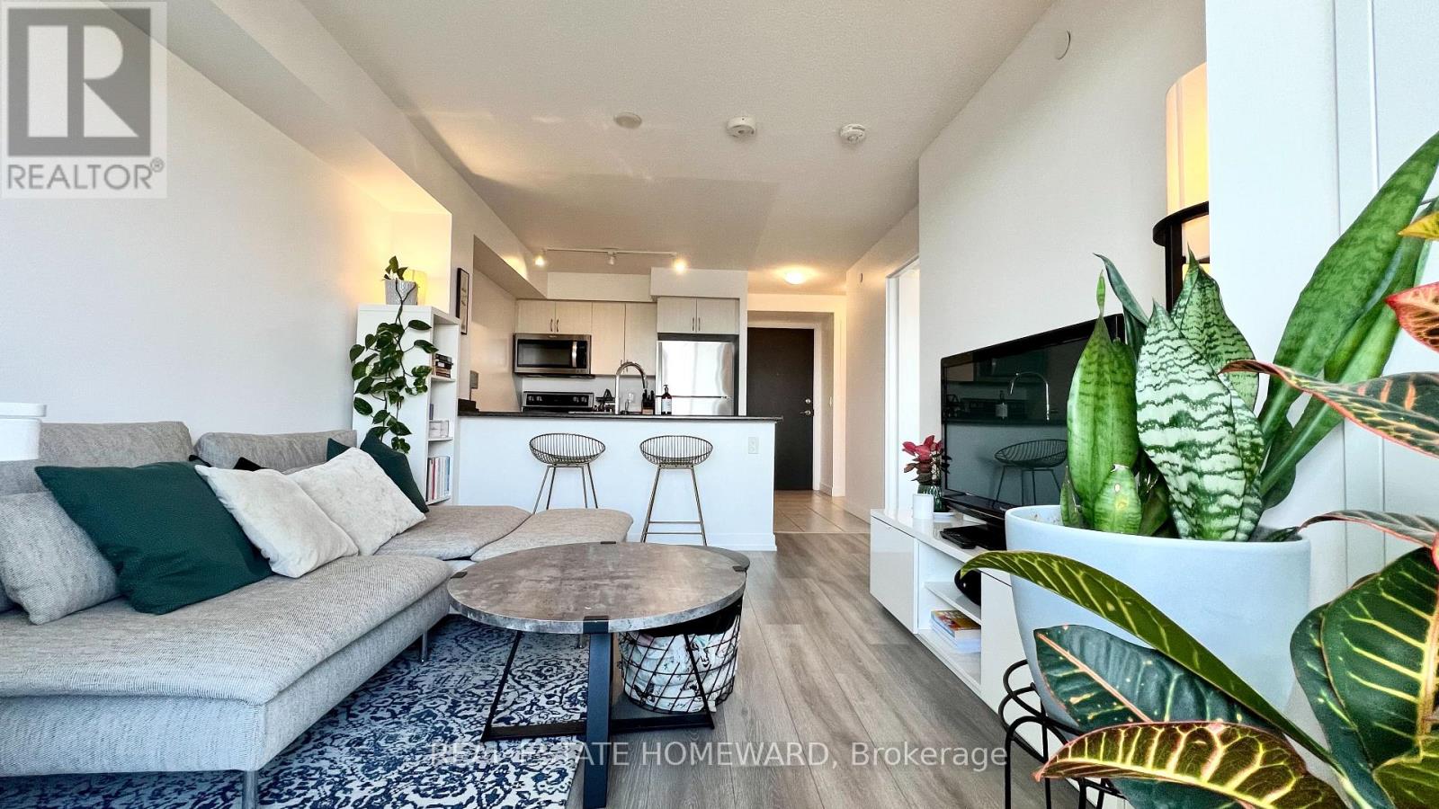 912 - 8 Trent Avenue, Toronto, Ontario  M4C 0A6 - Photo 2 - E12884006