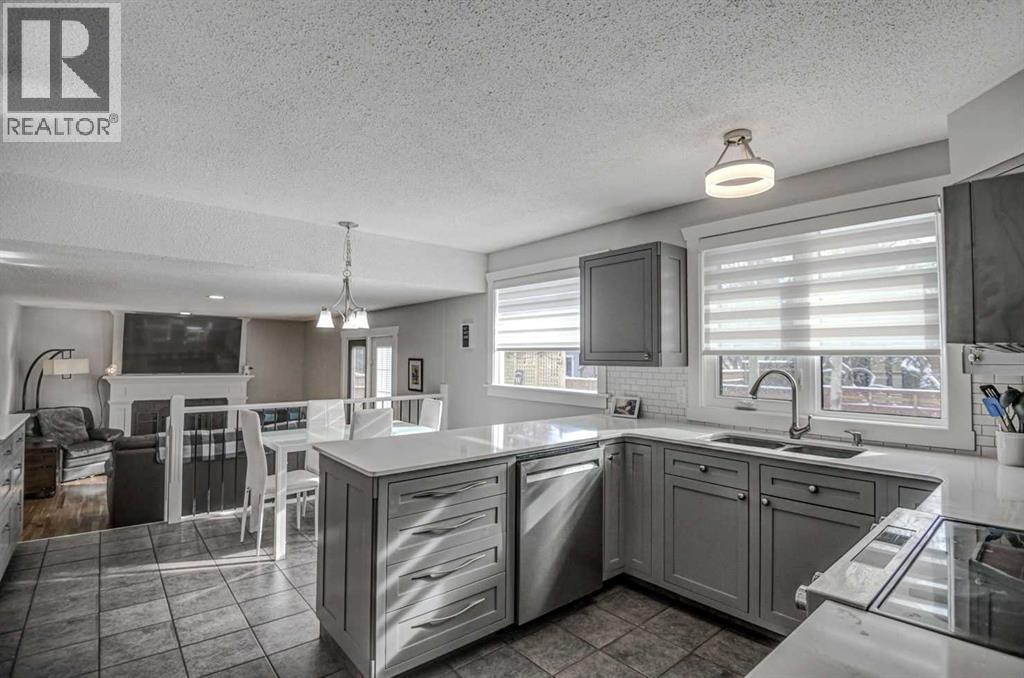 311 Canterbury Place Sw, Calgary, Alberta  T2W 2B5 - Photo 8 - A2287688