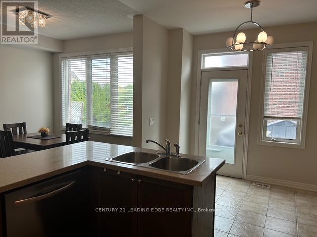 97 Thatcher Crescent, East Gwillimbury, Ontario  L9N 0B9 - Photo 7 - N12883994