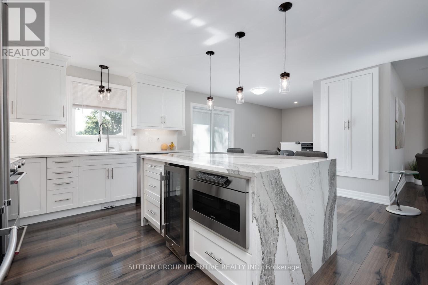 1193 Sunnidale Road, Springwater, Ontario  L9X 0T4 - Photo 16 - S12883962