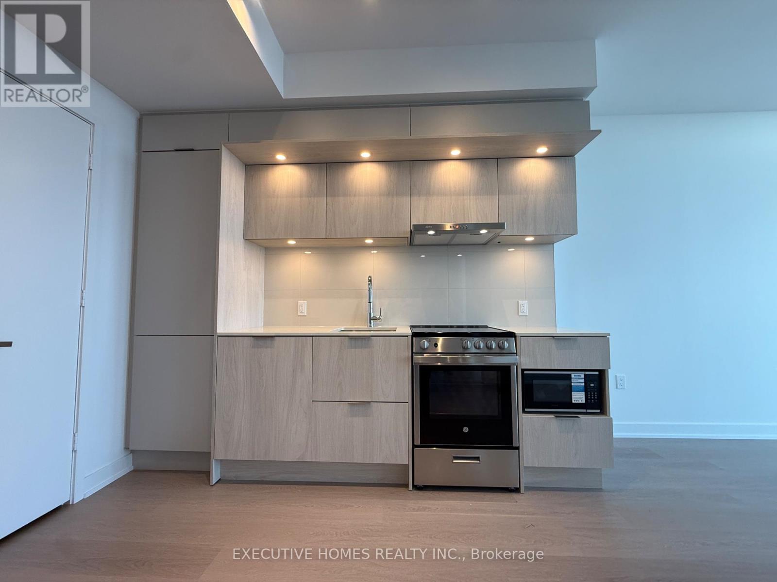 2910 - 448 Burnhamthrope Road W, Mississauga, Ontario  L5B 0R4 - Photo 3 - W12883956