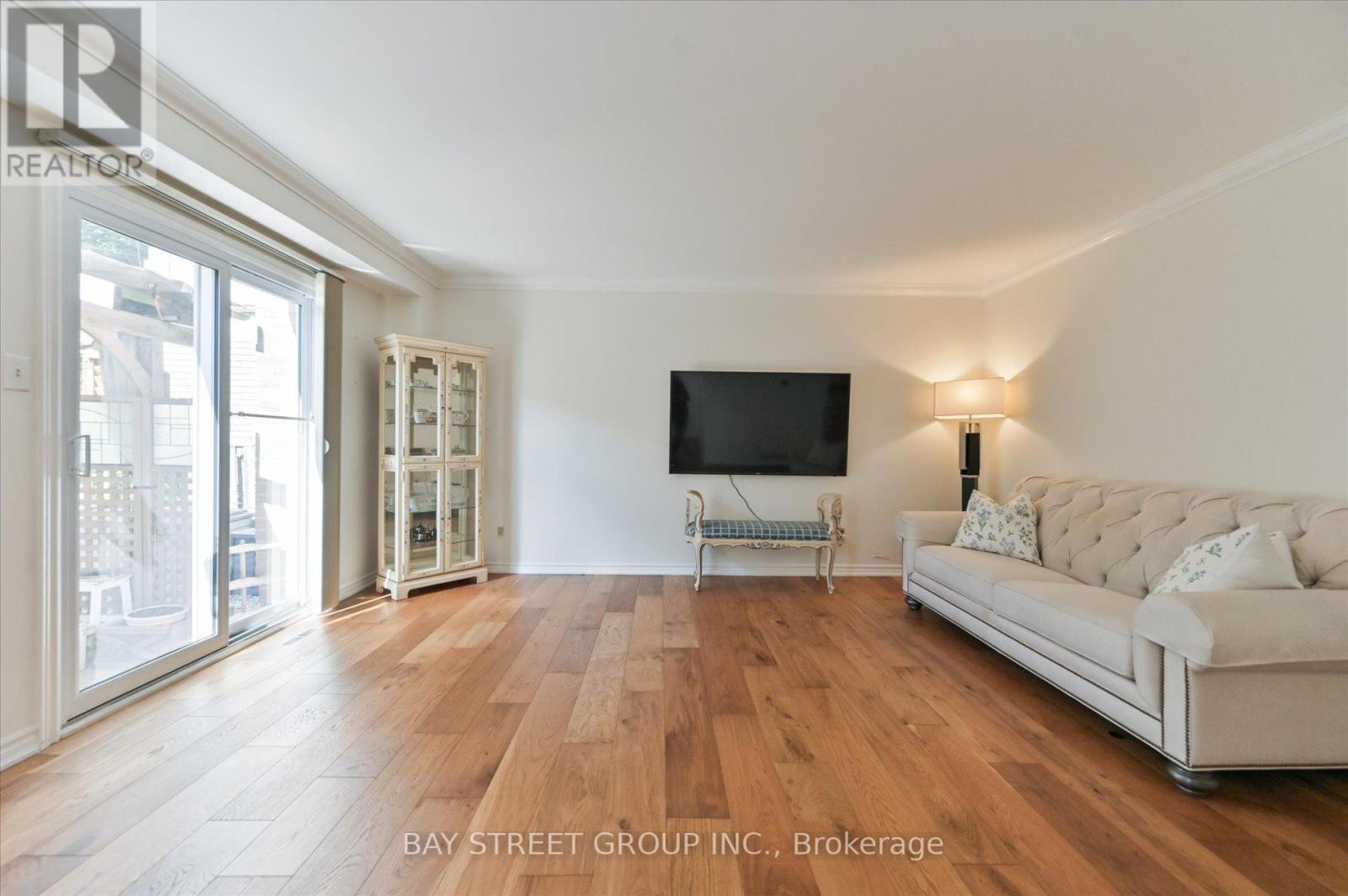 378 East 24th Street, Hamilton, Ontario  L8V 4V2 - Photo 10 - X12883986