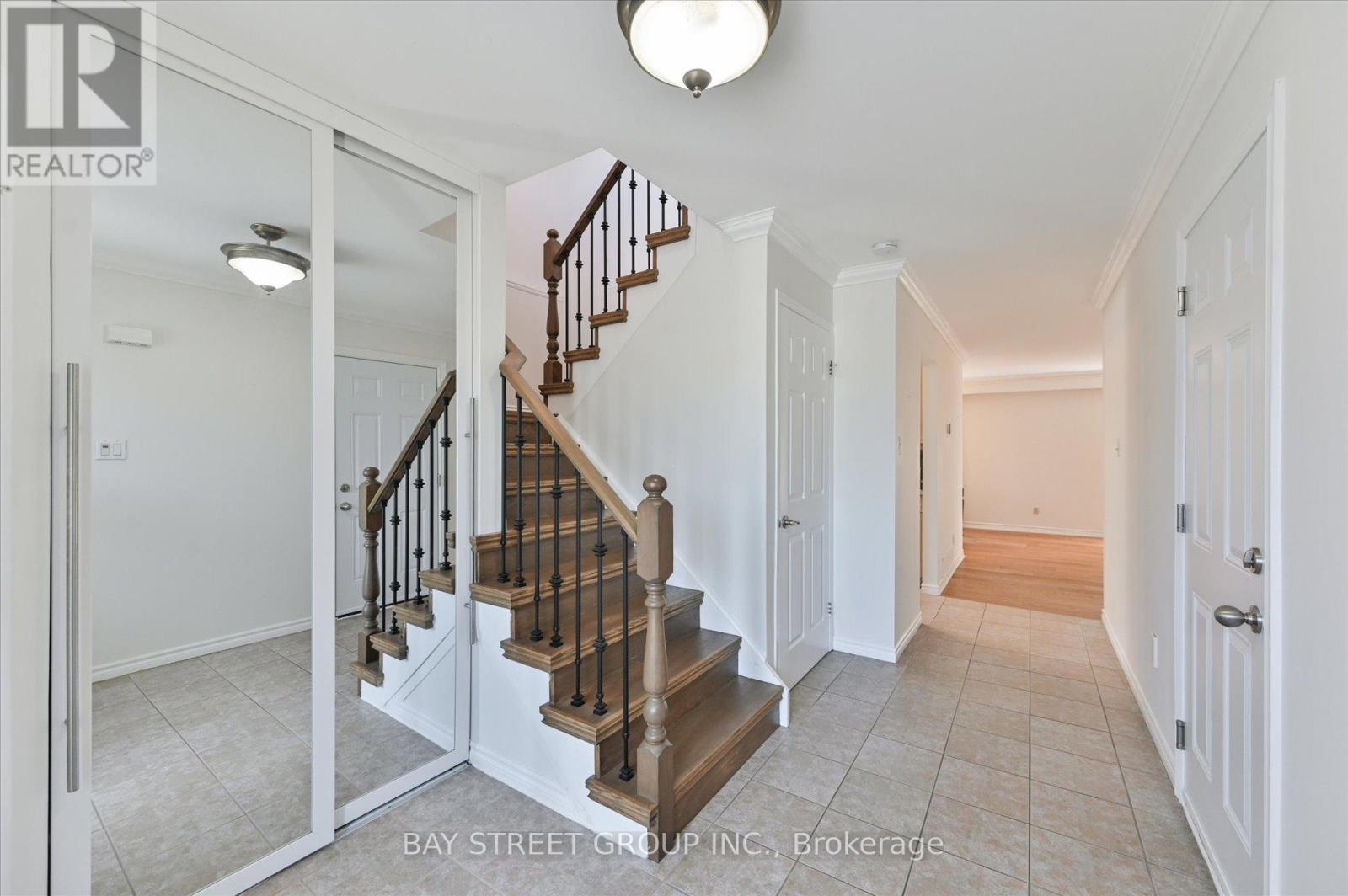 378 East 24th Street, Hamilton, Ontario  L8V 4V2 - Photo 2 - X12883986