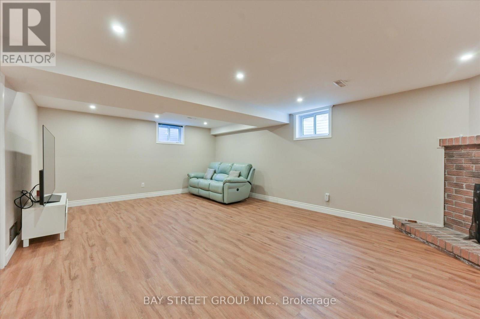 378 East 24th Street, Hamilton, Ontario  L8V 4V2 - Photo 30 - X12883986