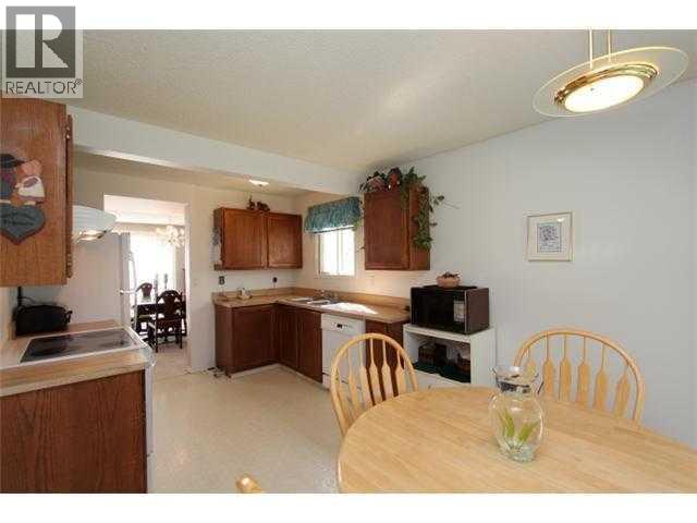 856 Queensland Drive Se, Calgary, Alberta  T2J 6J4 - Photo 9 - A2293014