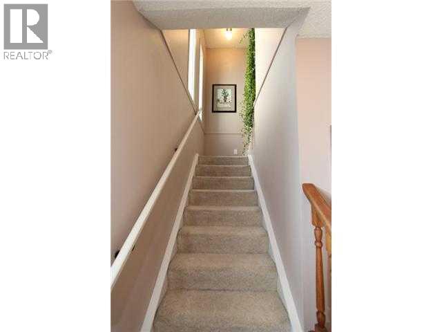 856 Queensland Drive Se, Calgary, Alberta  T2J 6J4 - Photo 10 - A2293014