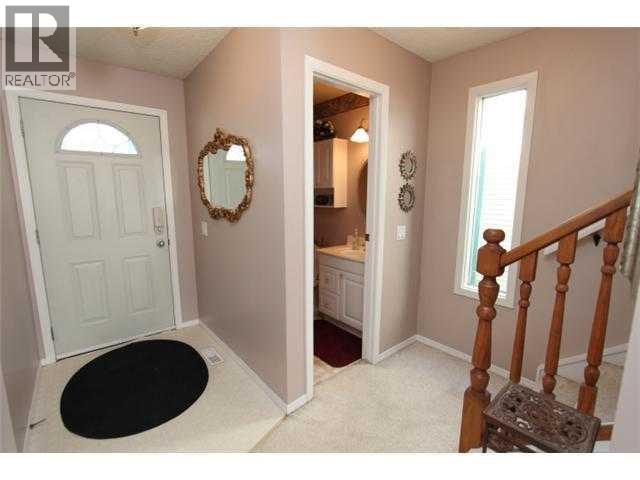 856 Queensland Drive Se, Calgary, Alberta  T2J 6J4 - Photo 8 - A2293014