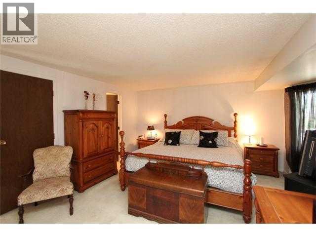 856 Queensland Drive Se, Calgary, Alberta  T2J 6J4 - Photo 11 - A2293014