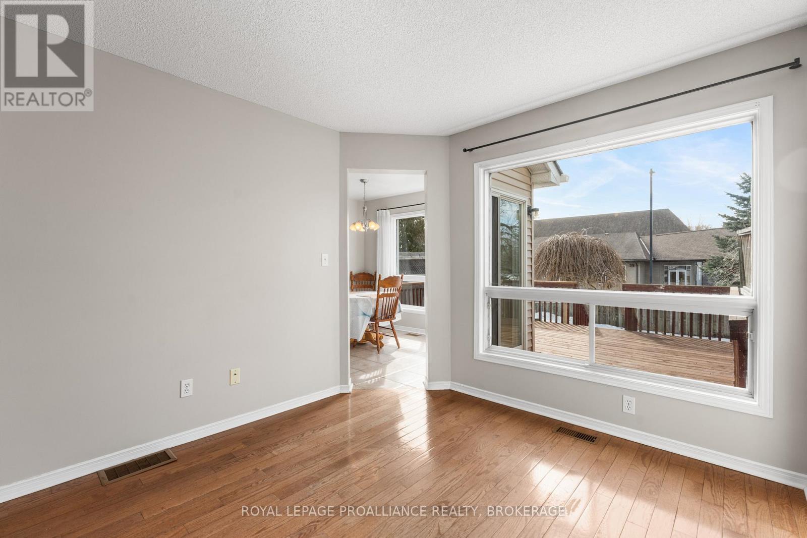 397 Malabar Drive, Kingston, Ontario  K7M 8X1 - Photo 11 - X12872940