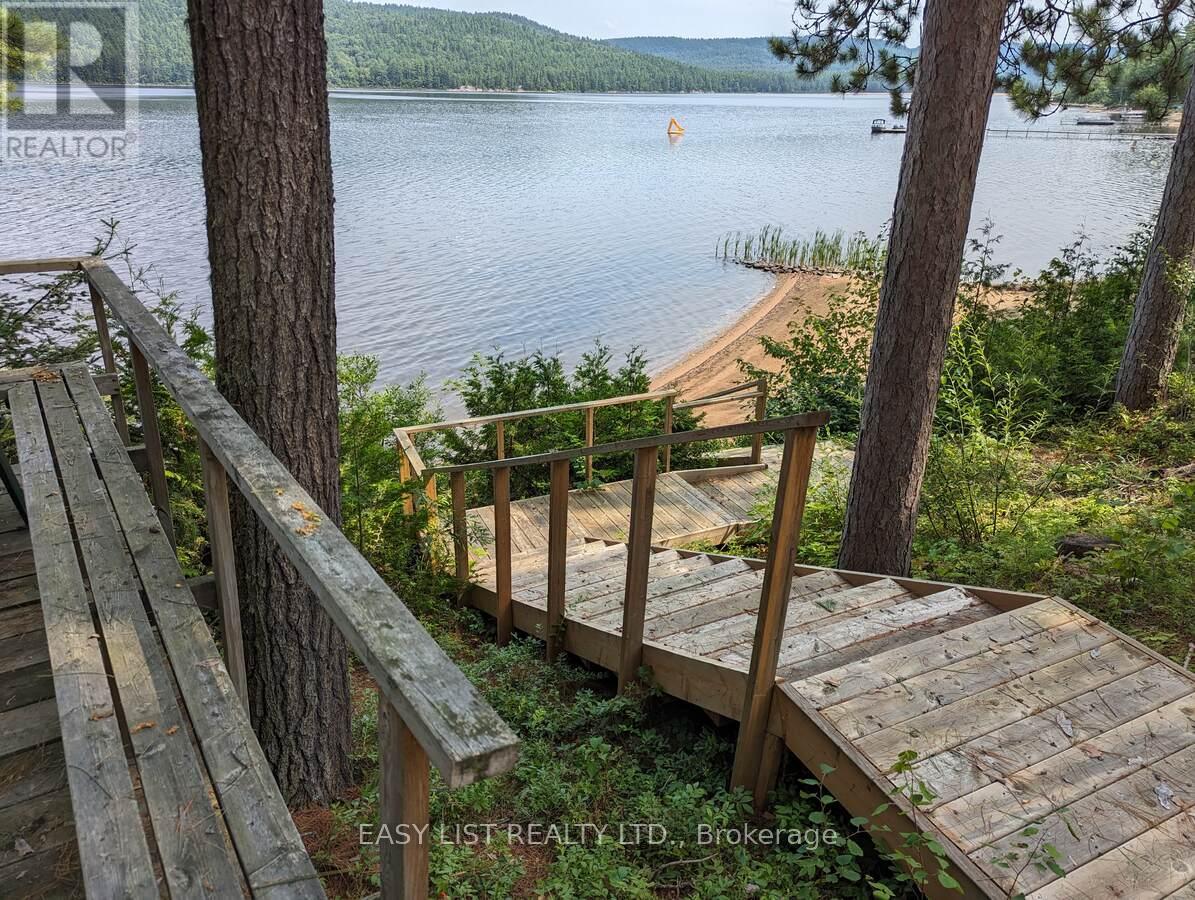 35692 Hwy 17, Laurentian Hills, Ontario  K0J 1P0 - Photo 13 - X12884034