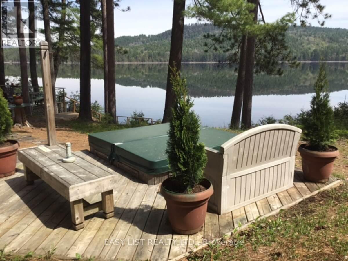 35692 Hwy 17, Laurentian Hills, Ontario  K0J 1P0 - Photo 46 - X12884034