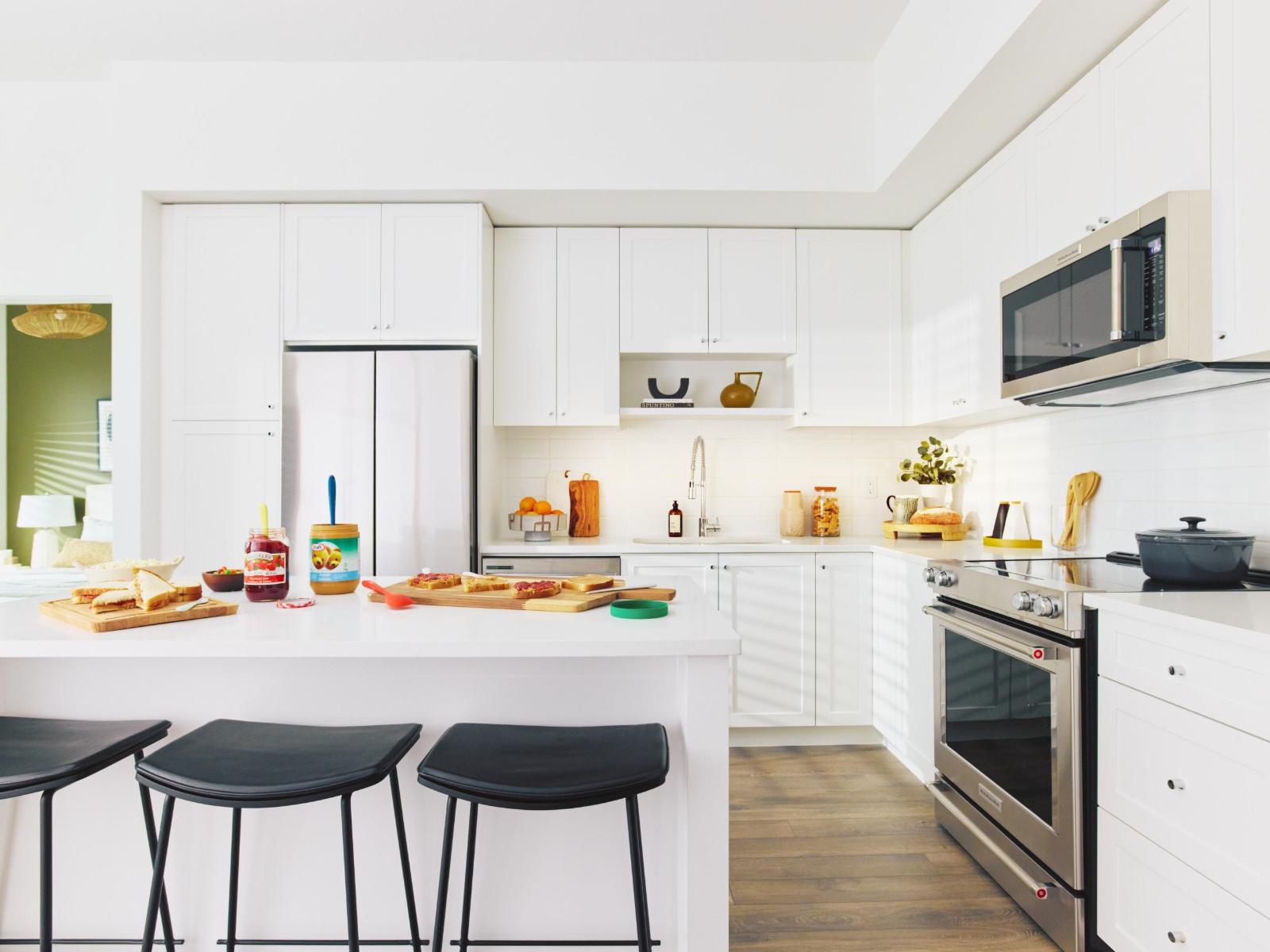 511 15730 Fraser Highway, Surrey, British Columbia  V0V 0V0 - Photo 4 - R3099702