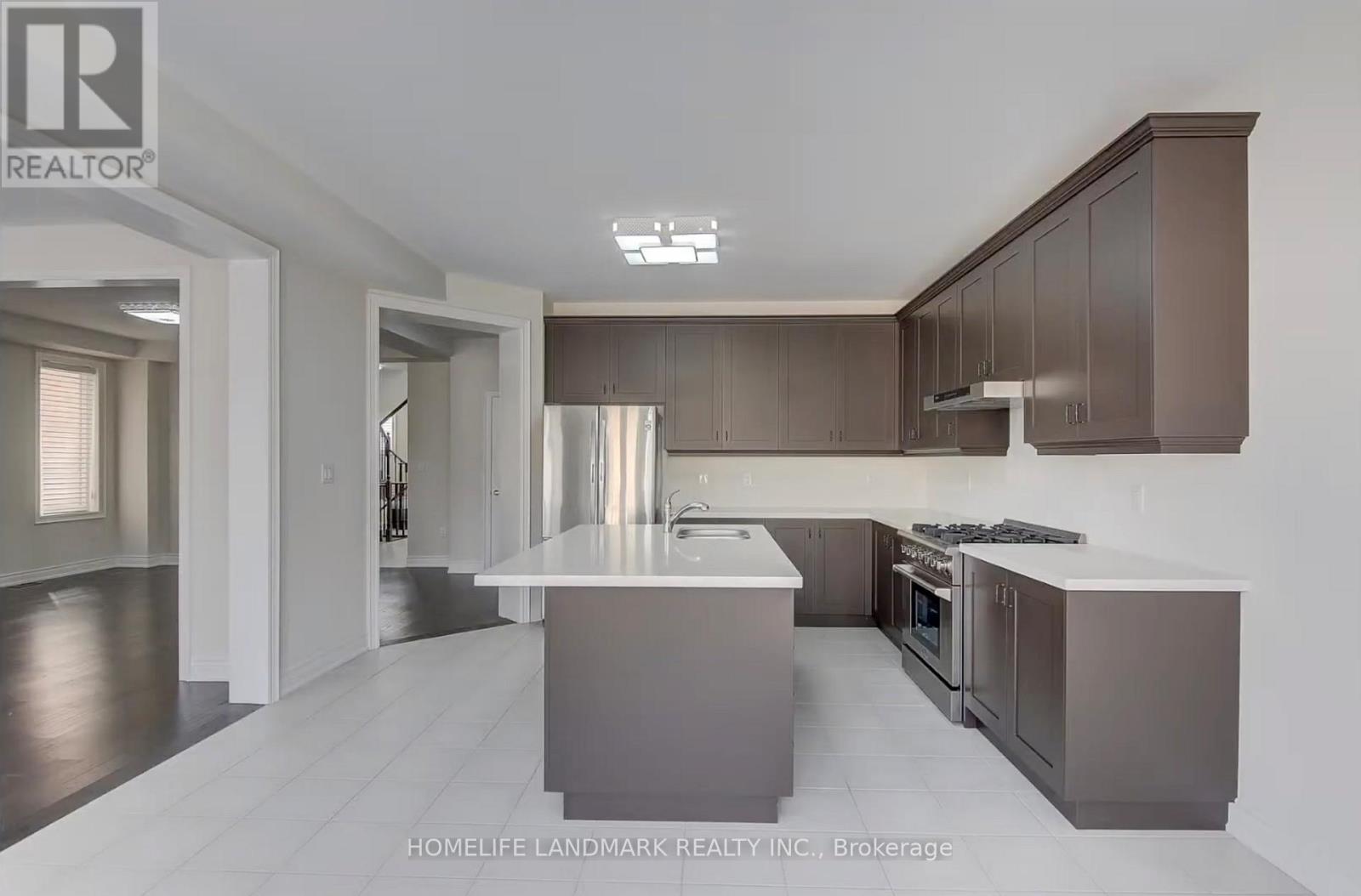 707 Harry Douglas Street, Newmarket, Ontario  L3X 0J8 - Photo 16 - N12884036