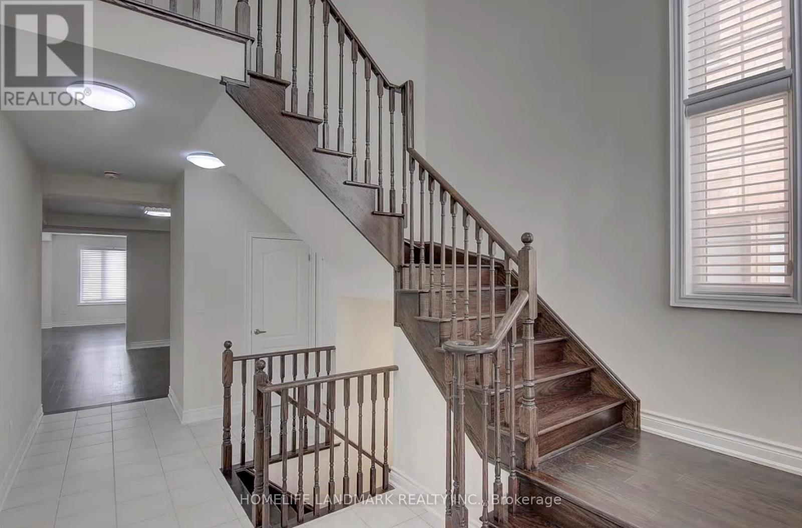 707 Harry Douglas Street, Newmarket, Ontario  L3X 0J8 - Photo 3 - N12884036