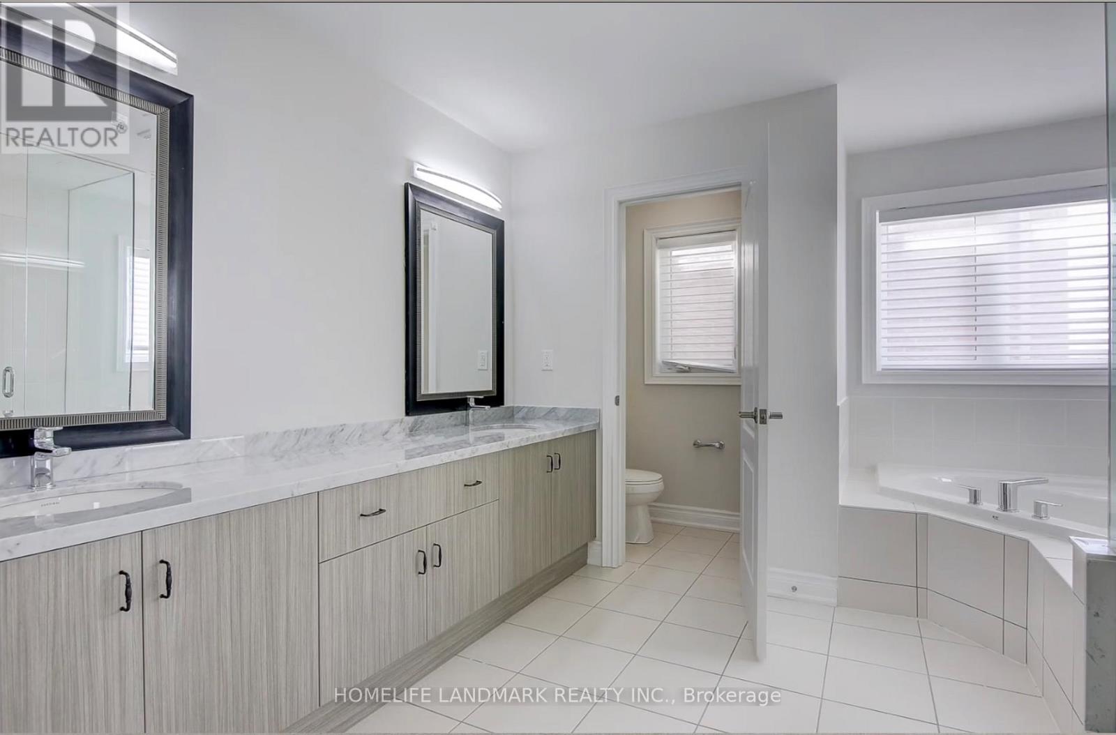 707 Harry Douglas Street, Newmarket, Ontario  L3X 0J8 - Photo 30 - N12884036