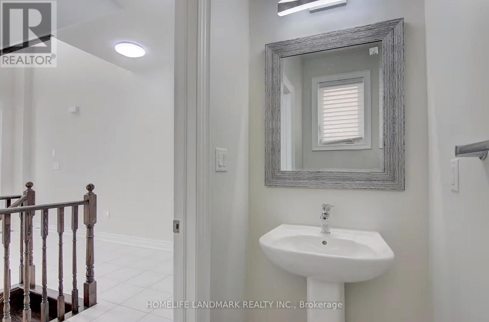 707 Harry Douglas Street, Newmarket, Ontario  L3X 0J8 - Photo 4 - N12884036