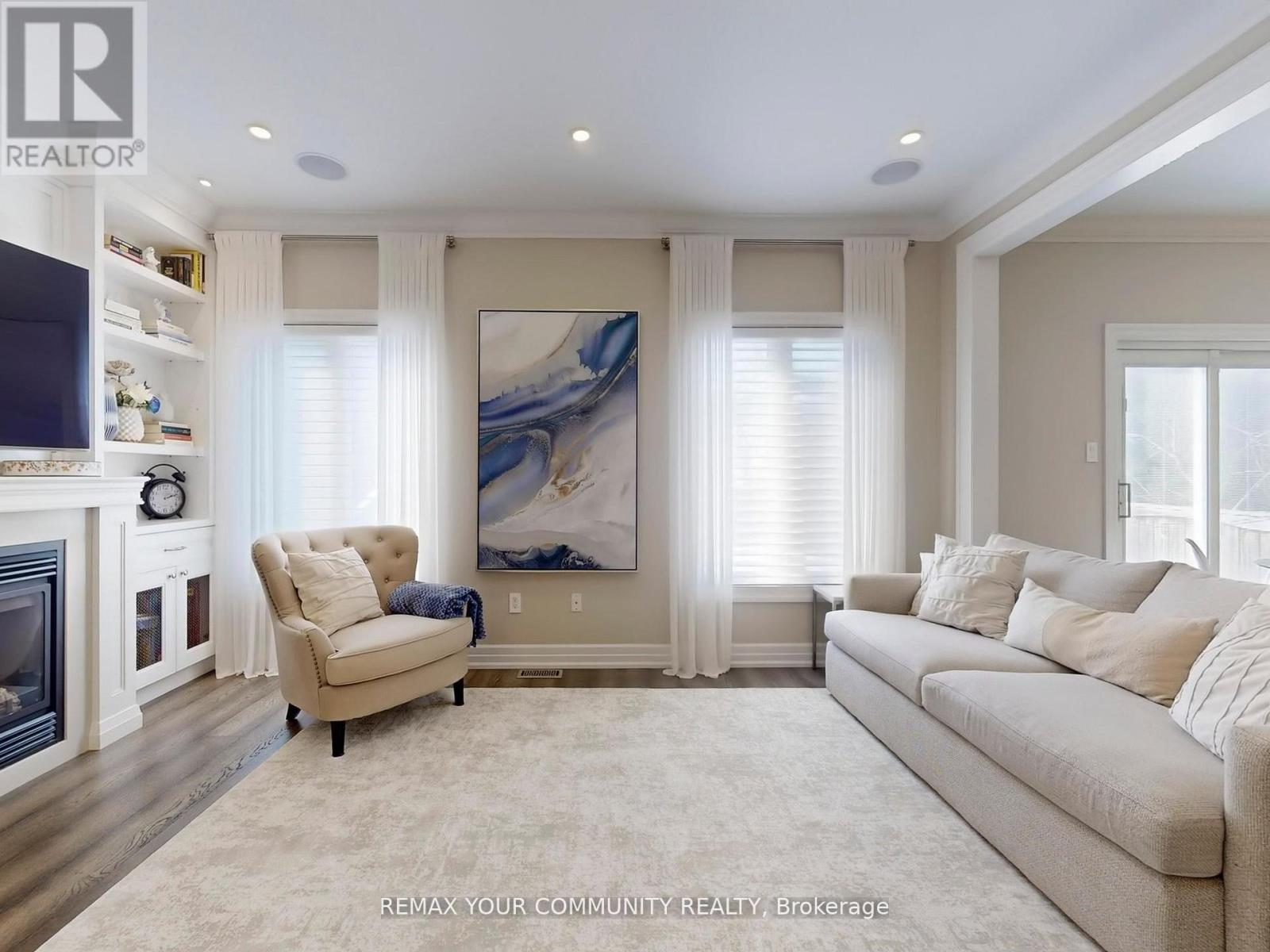 32 D'eva Drive, Vaughan, Ontario  L4J 0G1 - Photo 6 - N12884044