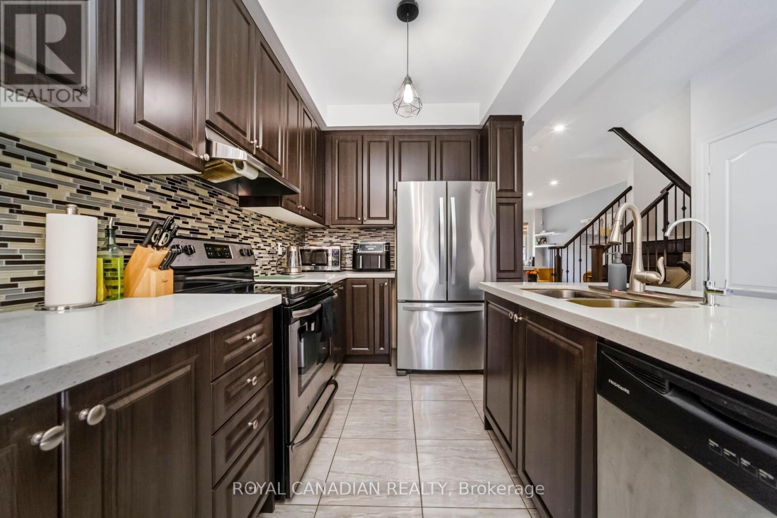 10 Yellowknife Road, Brampton, Ontario  L6R 3X3 - Photo 11 - W12884050