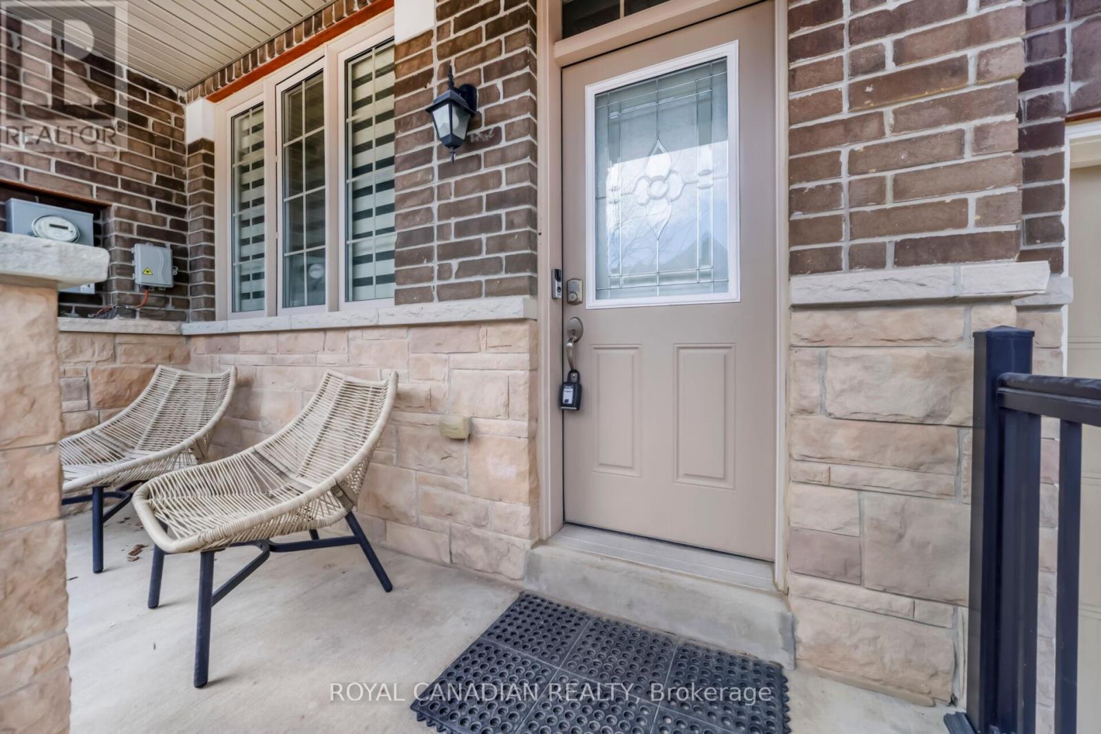 10 Yellowknife Road, Brampton, Ontario  L6R 3X3 - Photo 3 - W12884050