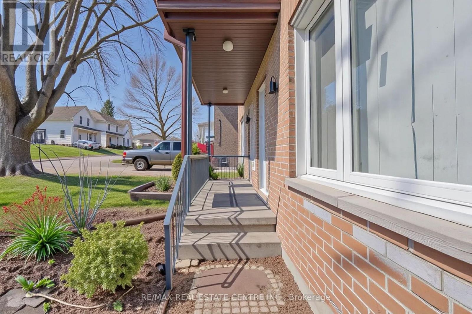 231 Perth Street, Brockville, Ontario  K6V 5E7 - Photo 4 - X12884024