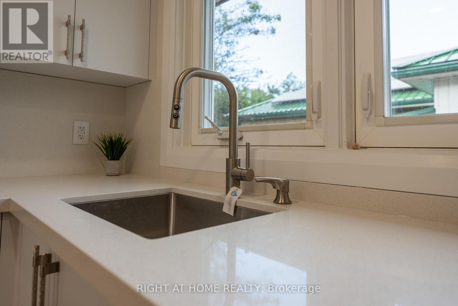 343 Boisdale Avenue, Richmond Hill (Harding), Ontario  L4C 1R4 - Photo 9 - N12859910