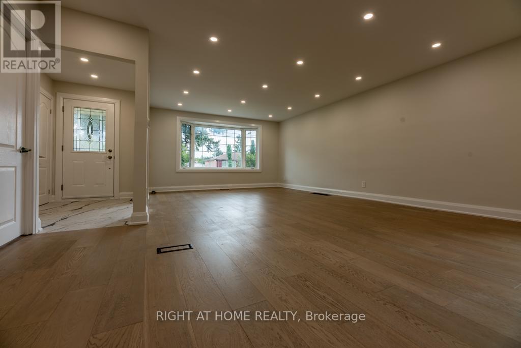 343 Boisdale Avenue, Richmond Hill (Harding), Ontario  L4C 1R4 - Photo 2 - N12859910