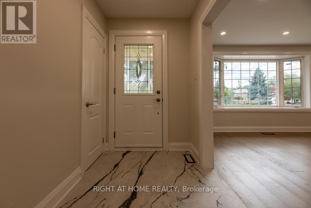 343 Boisdale Avenue, Richmond Hill (Harding), Ontario  L4C 1R4 - Photo 3 - N12859910