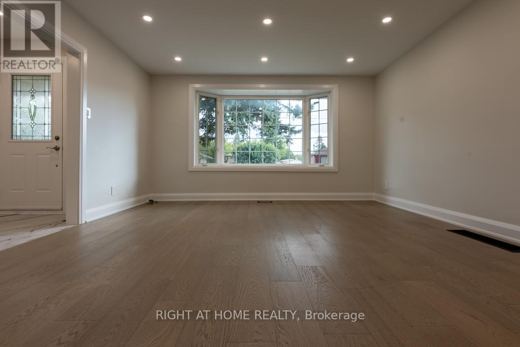 343 Boisdale Avenue, Richmond Hill (Harding), Ontario  L4C 1R4 - Photo 4 - N12859910