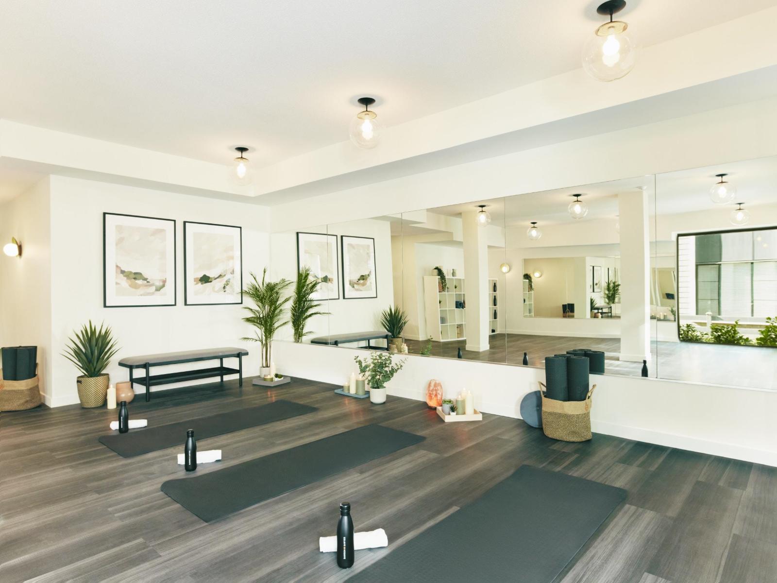 109 15730 Fraser Highway, Surrey, British Columbia  V0V 0V0 - Photo 2 - R3099710