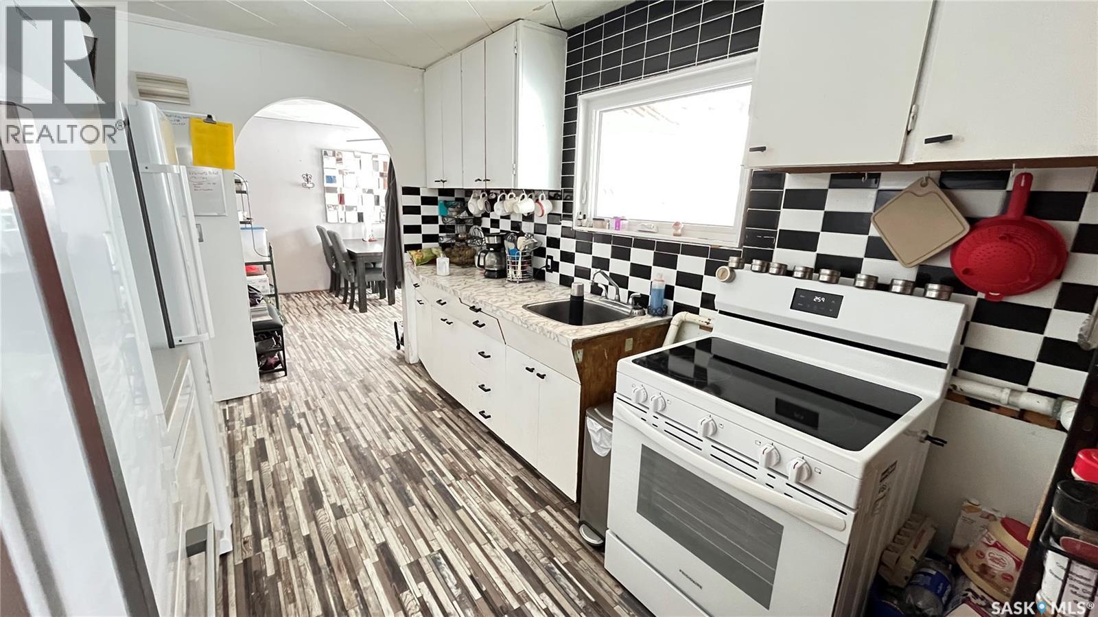 58 2nd Street, Tompkins, Saskatchewan  S0N 2S0 - Photo 6 - SK030464