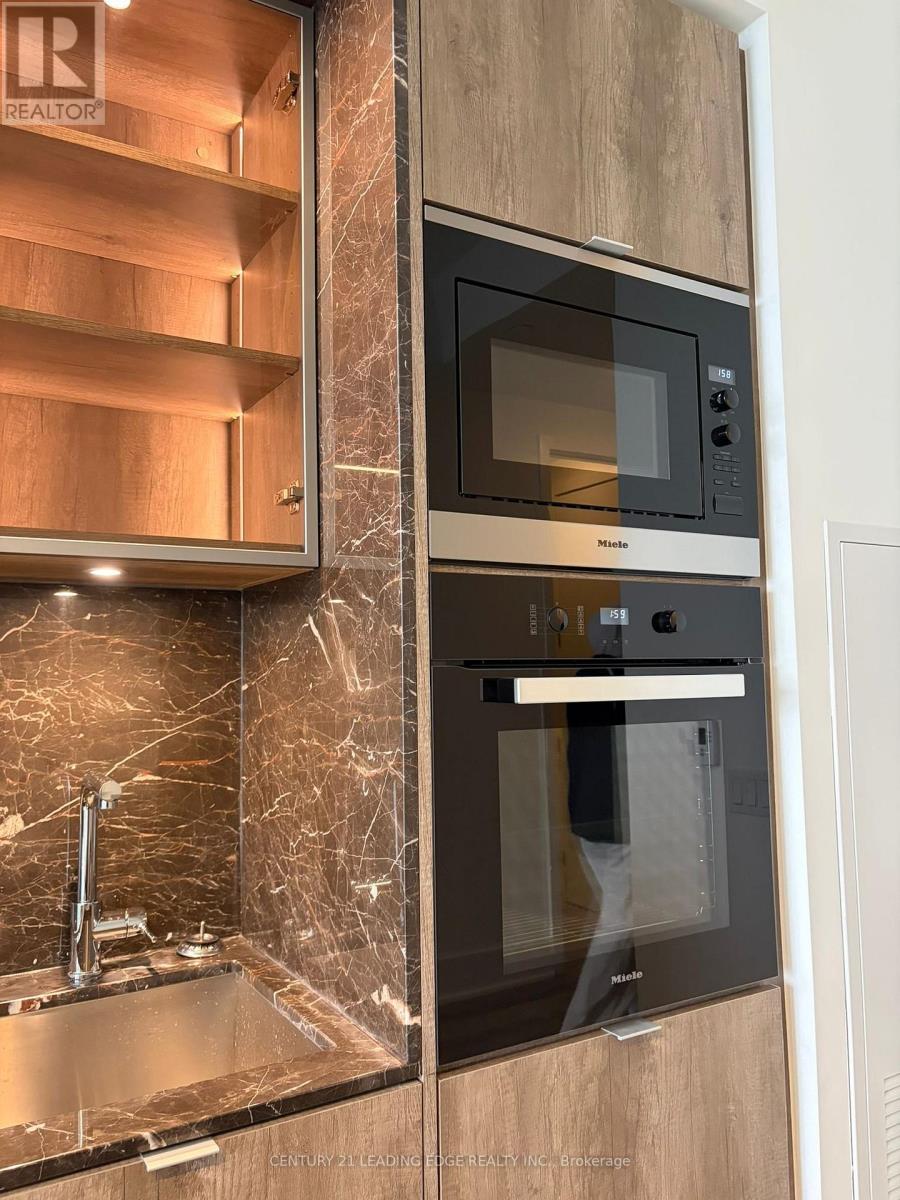 5801 - 11 Yorkville Avenue, Toronto, Ontario  M4W 0B7 - Photo 8 - C12877584